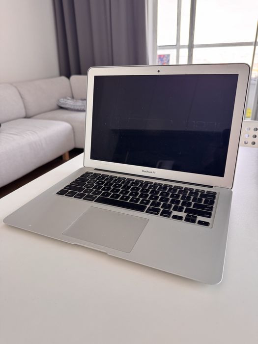 Продам MacBook Air 2013