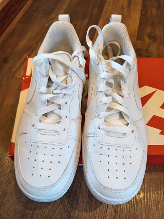 Nike бели маратонки  38