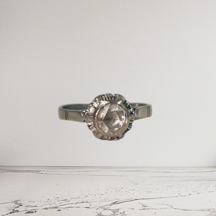 Златен античен пръстен 18к бяло злато и диамант 1кт