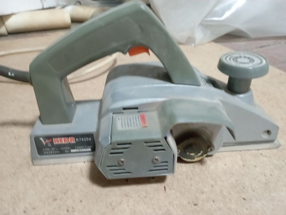 Продам Электро рубанок. Кедр