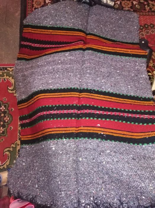 Продавам домашно тъкани пътеки