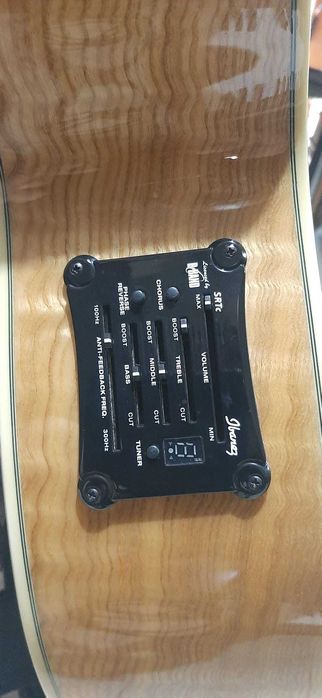 Vand chitara electro acustica Ibanez