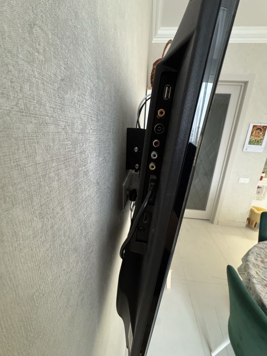 Телевизор hisense продам