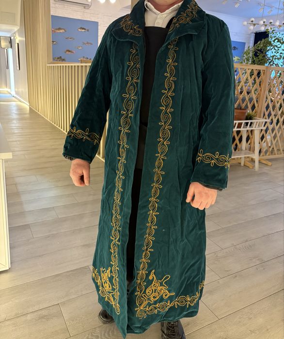 Продаеться 3 чапана