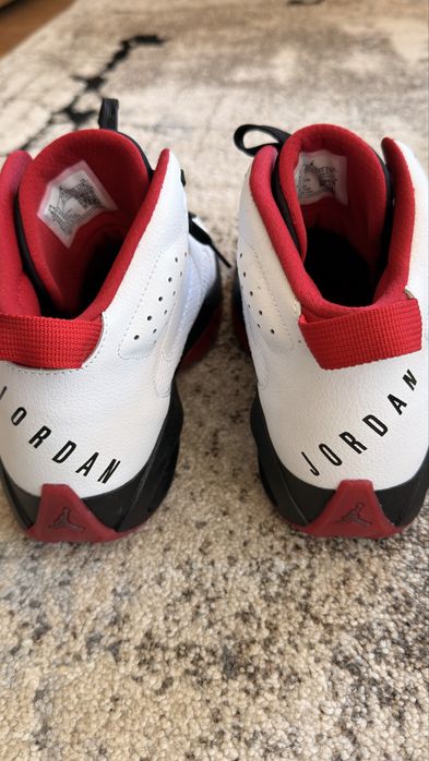 Jordan  чисто нови маратонки