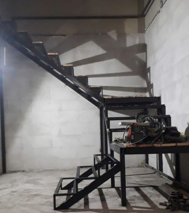 Сварщик, сантехник, электрик.