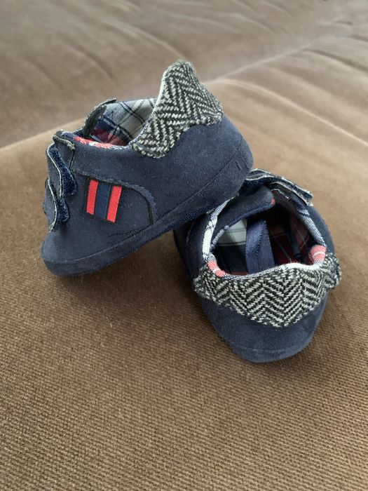 Кроссовки для малыша 3-6 мес