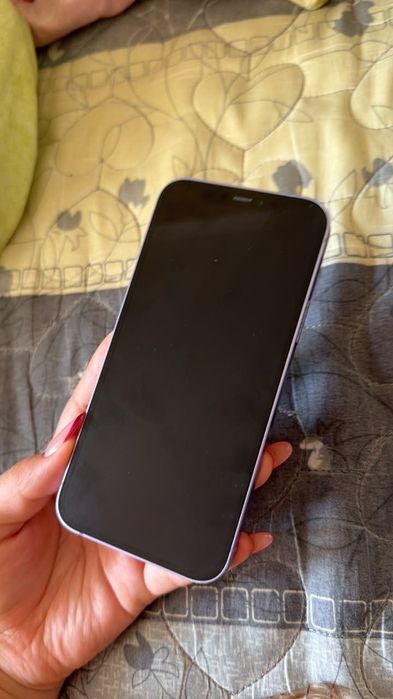 Продам Iphone 12