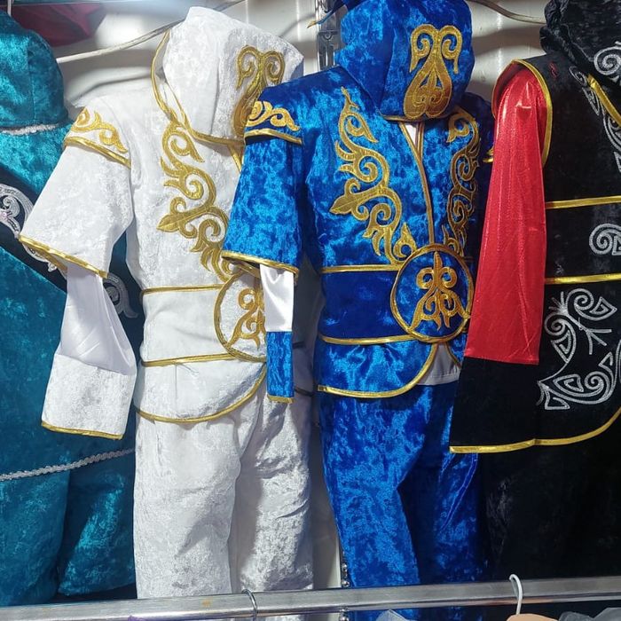 Национальные костюмы Батыра