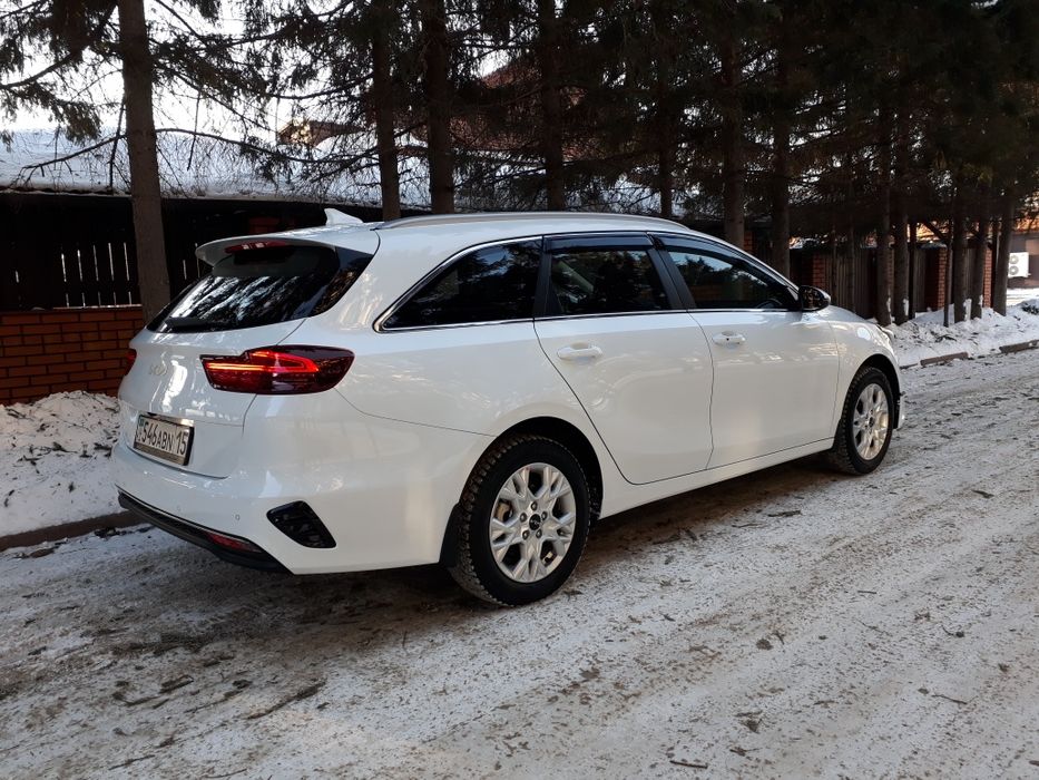 Продам абсолютно новый автомобиль КIA Ceed SW.