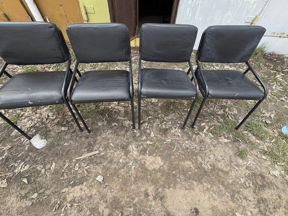 Офисные стулья в хорошем состоянии