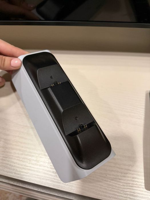 PS5 Slim новая + 2 джойстика + 8 игр + док станция