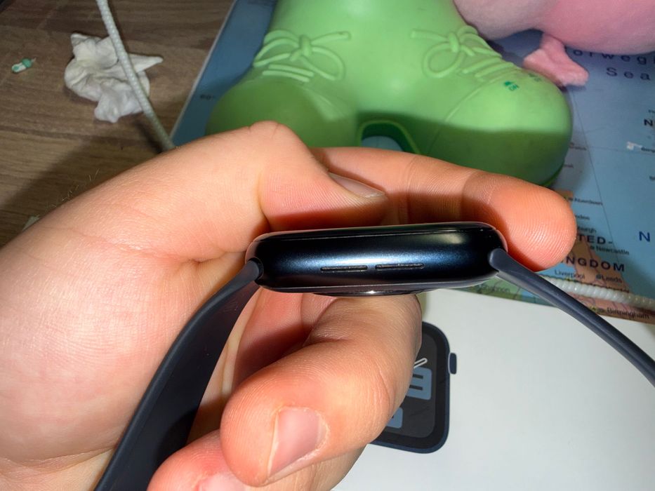 Продавам Apple Watch SE2