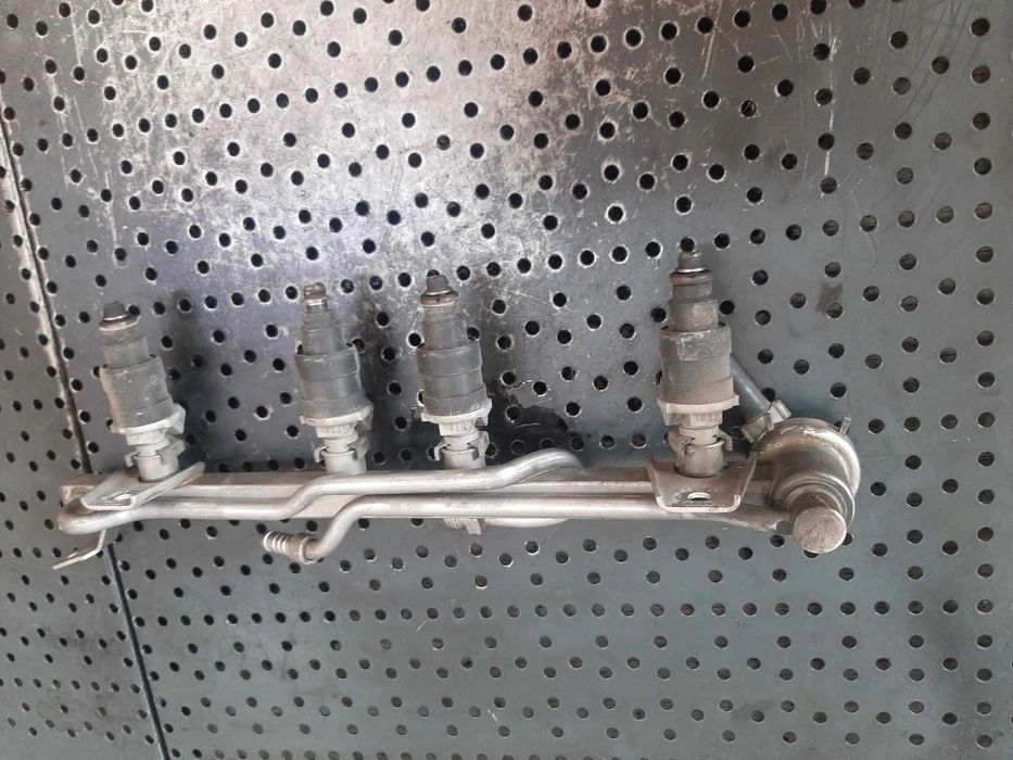 rampa cu injectoare audi a4 b5 1.6b adp