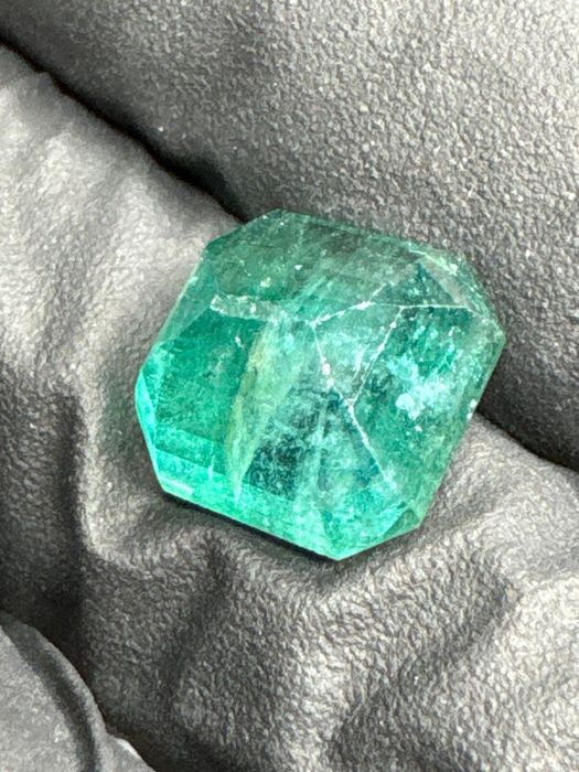 Vand Emerald natural 8.87ct din Zambia cu certificat IGI