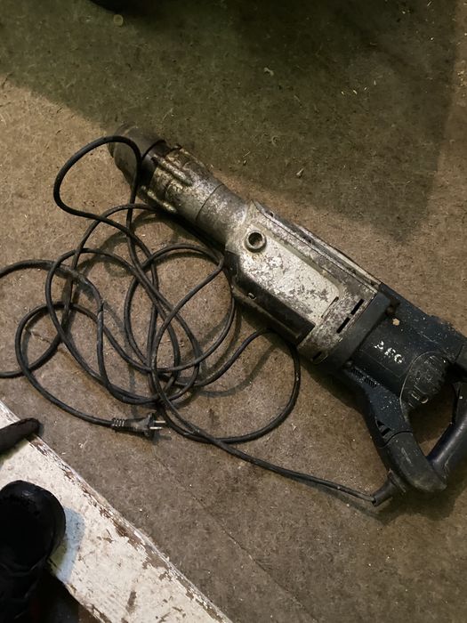 Ciocan rotopercutor aeg pm 10