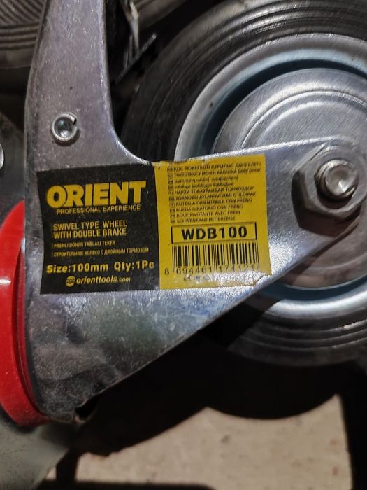 Продаю поворотные колёса с тормозом.