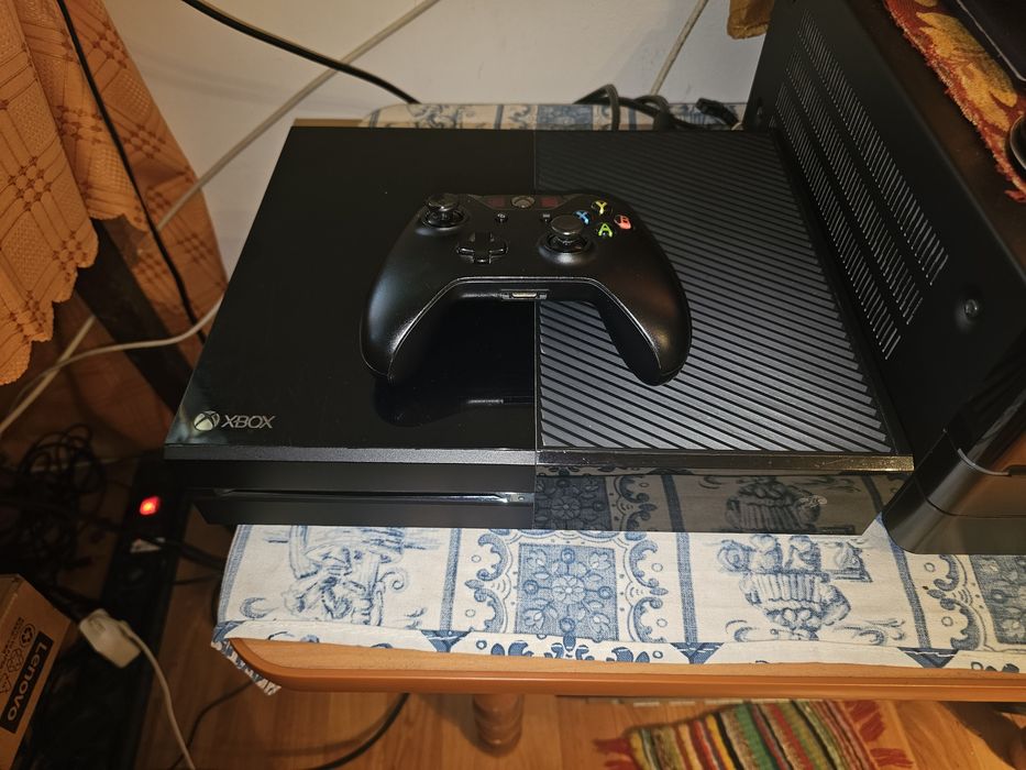 Vând xbox one ca nou