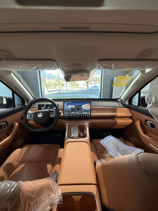 Leapmotor C16 280 LiDAR Supreme 6-seater hybrid