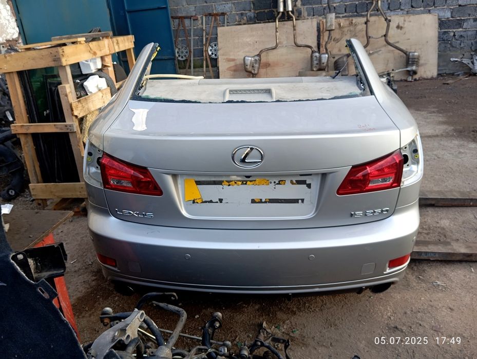 Задняя часть Lexus IS 250