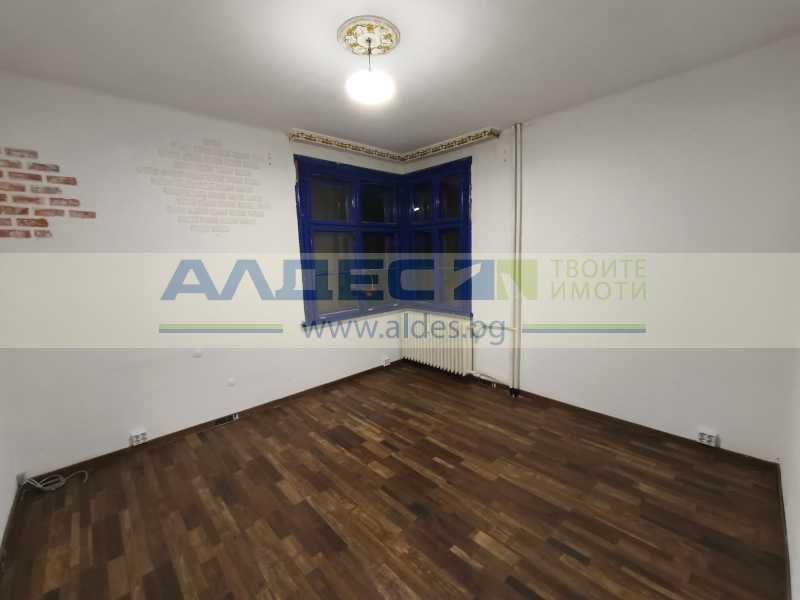 Отдава се дългосрочно офис на пл. Славейков!