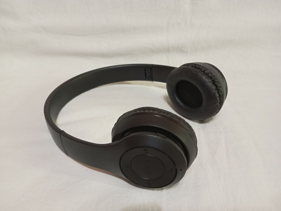 Наушники без проводные блютуз.