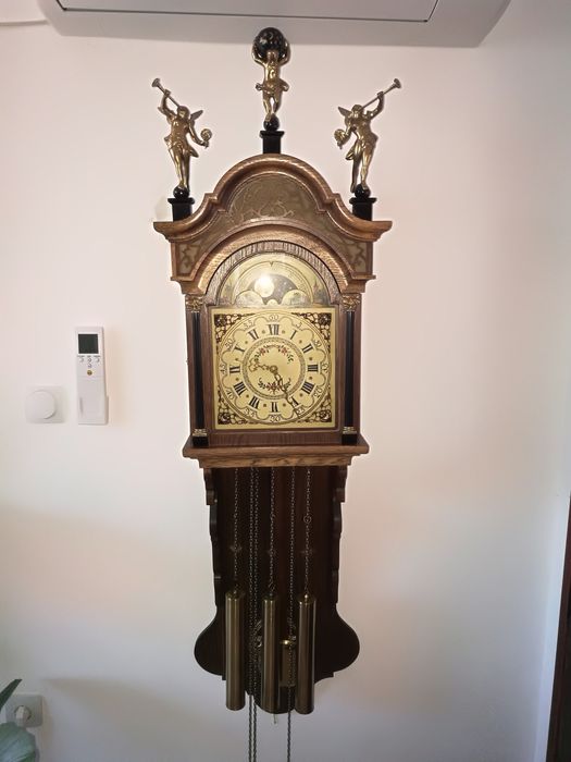 Стенен   бароков  часовник