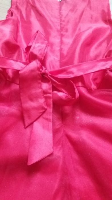 Rochie rosie material tull si organza