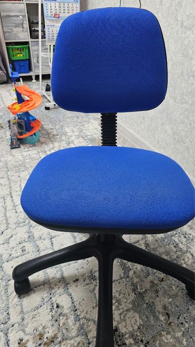 Продам кресло на колесиках