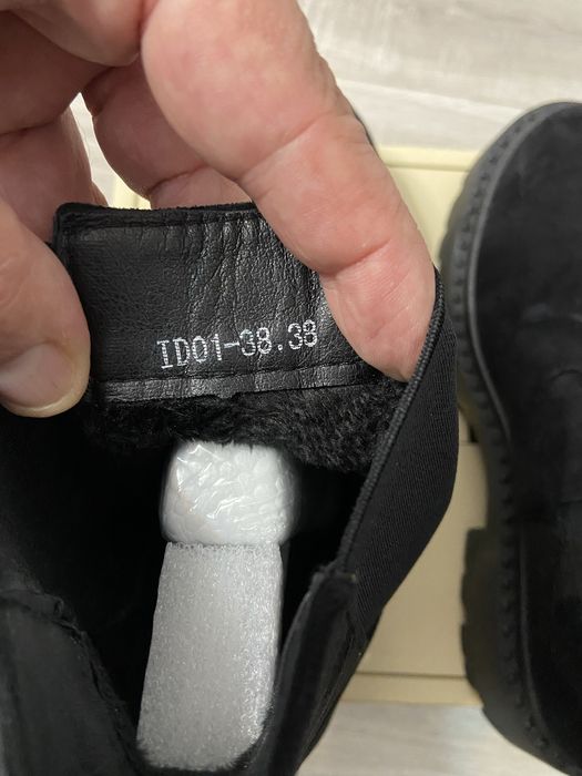 Ghete botine negre marca Vices marimea 38 piele întoarsa