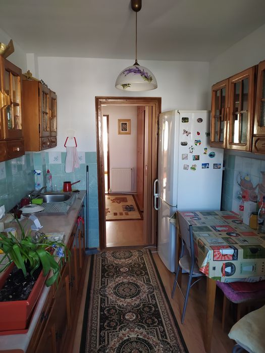 Închiriez ap 3 camere zonă centrală