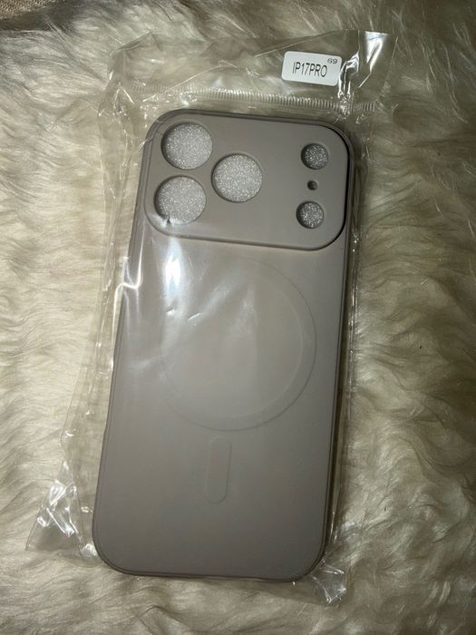 Зарядно и кейс за IPhone