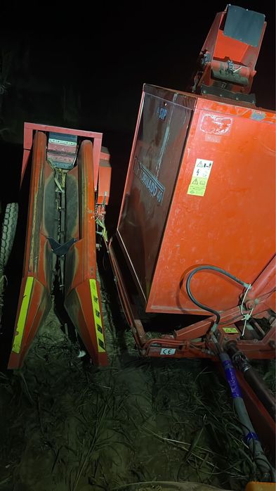 Vând culegătoare de porumb