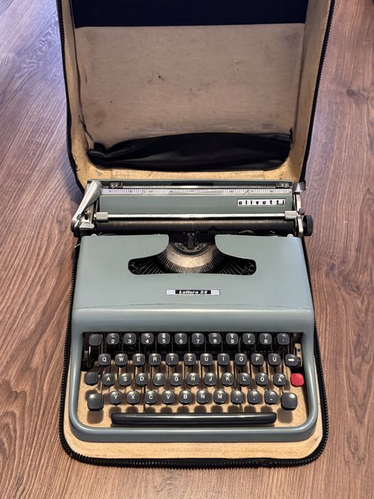 Masina scris Olivetti - Lettera 22