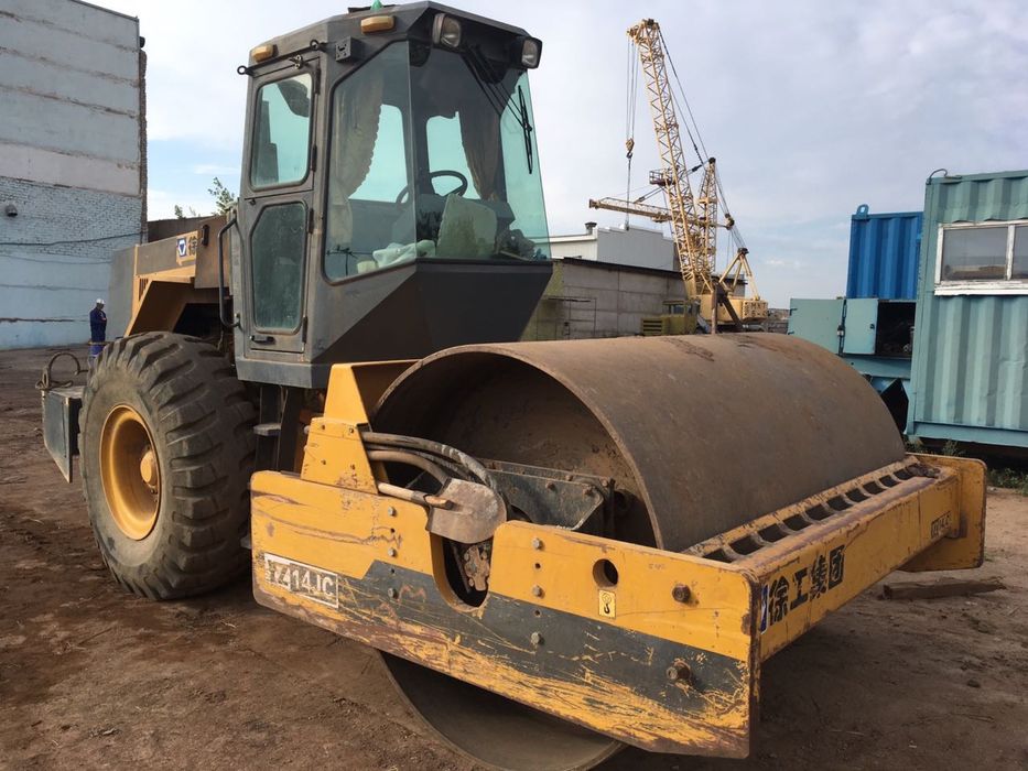 Услуги катка 14 тонн 16 тонн грунтовый виброкаток аренда  каток