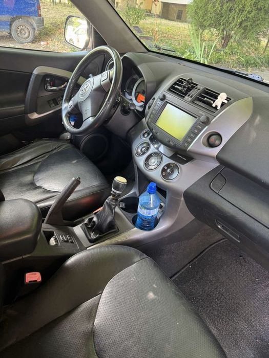 Автомобил Toyota Rav4