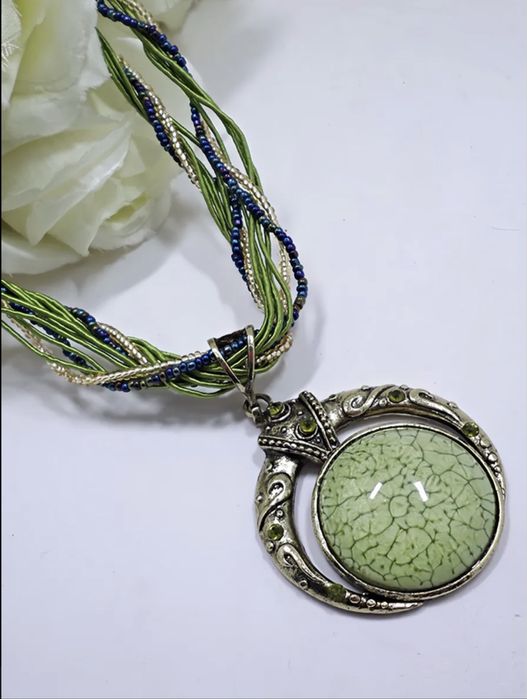 Украшение на шею колье ожерелье