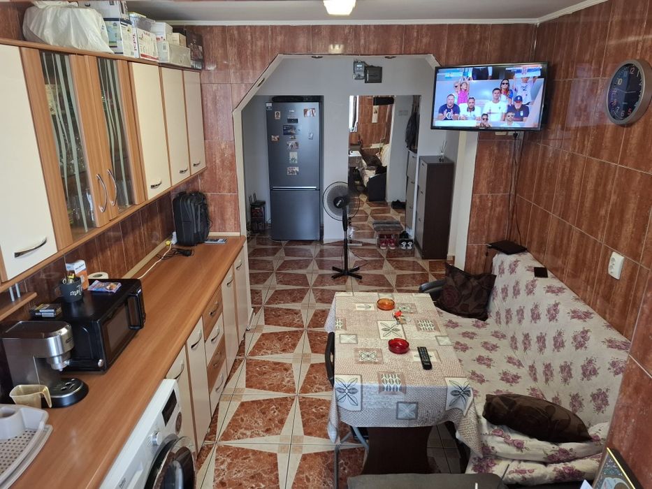 Vând apartament 3 camere zona Berceni