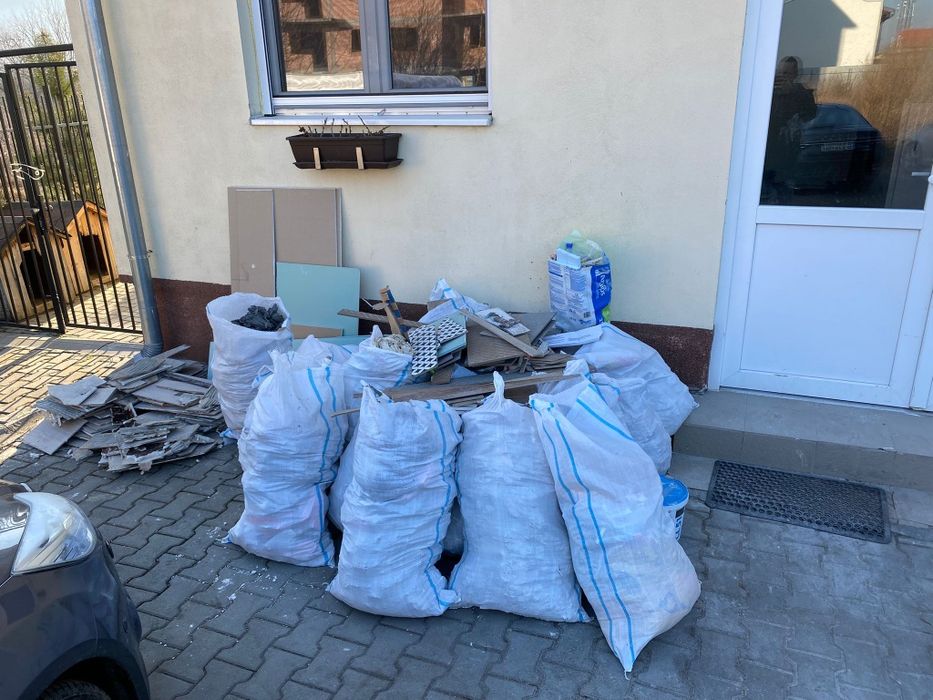 Debarasez moloz,demolam case, anexe, interioare apartamente