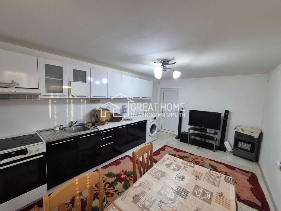 Двуетажна тухлена къща в живописното село Васил Левски!! Гараж!!