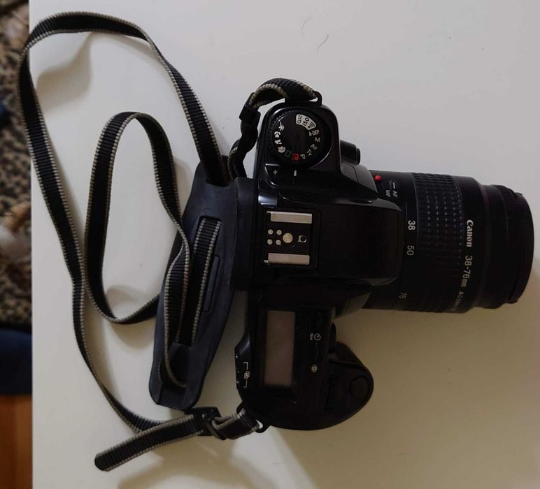 Aparat de fotografiat Canon EOS 3000