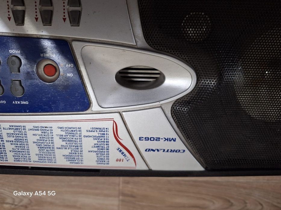 Продам синтезатор