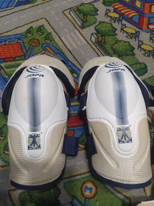 Продам краги и щитки хоккейные