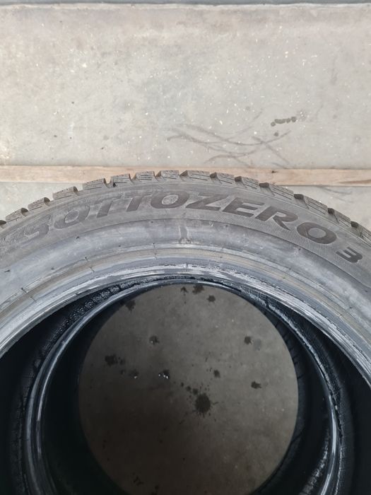 Зимни гуми 2 броя PIRELLI SottoZero3 215 55 R17 дот 4620