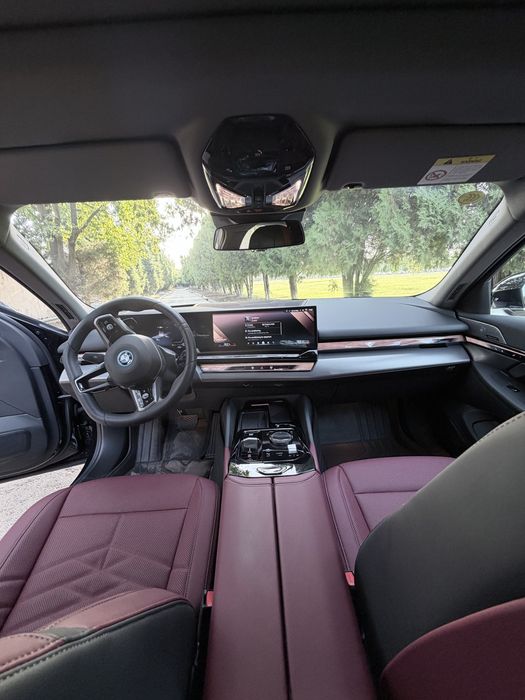 BMW i5 eDrive40 L, 2025 г. — пробег 8000 км