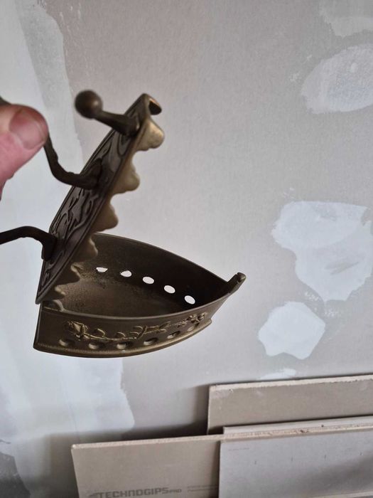 Красива ютия от месинг