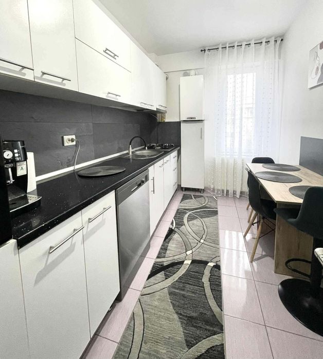 Vând apartament cu 2 camere ,zona Bucium