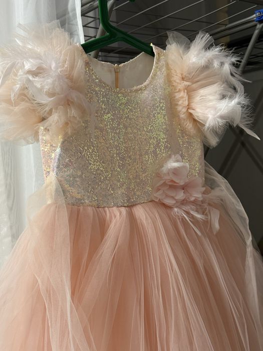 Продам платье на девочку