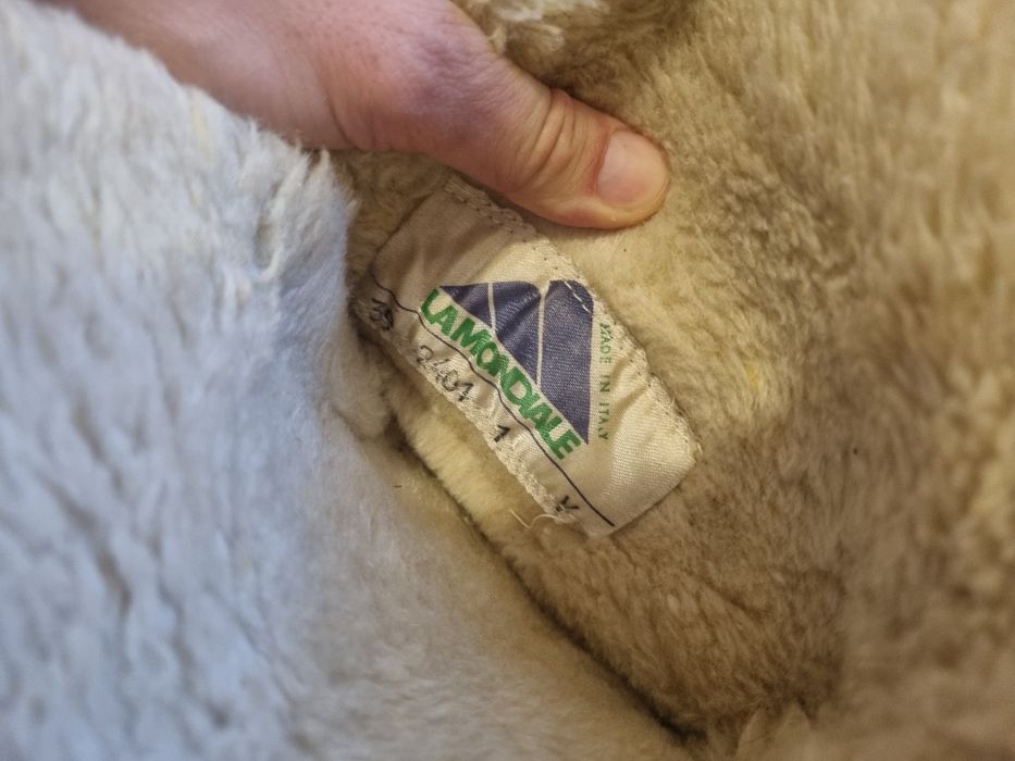 Cizme blana, deosebite, La Mondiale 38