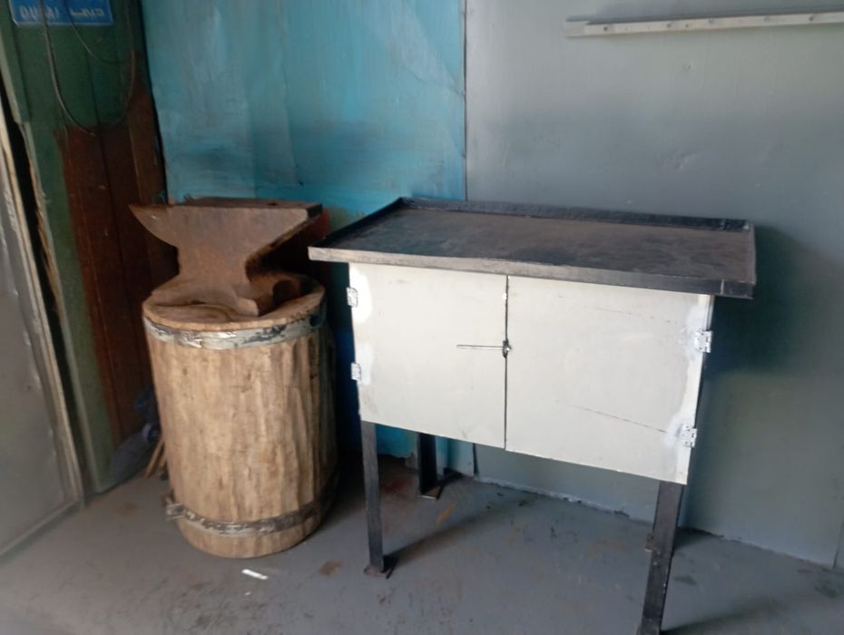 Продам верстак и наковальня